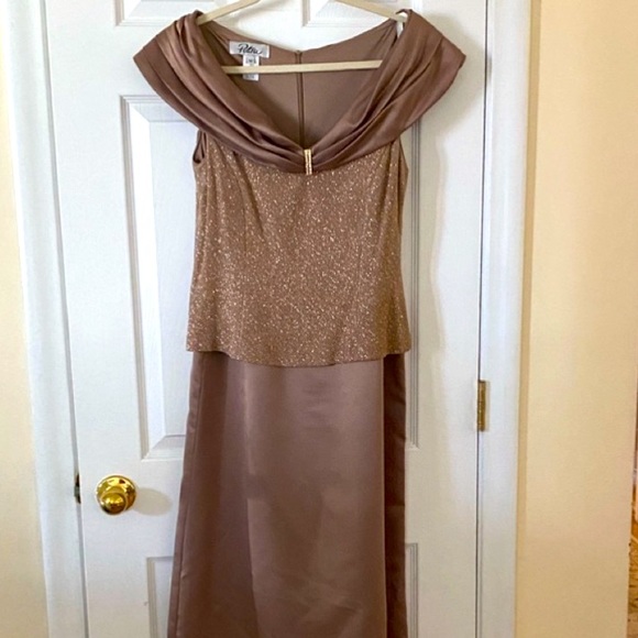 Formal Elegant Dress - Picture 1 of 8